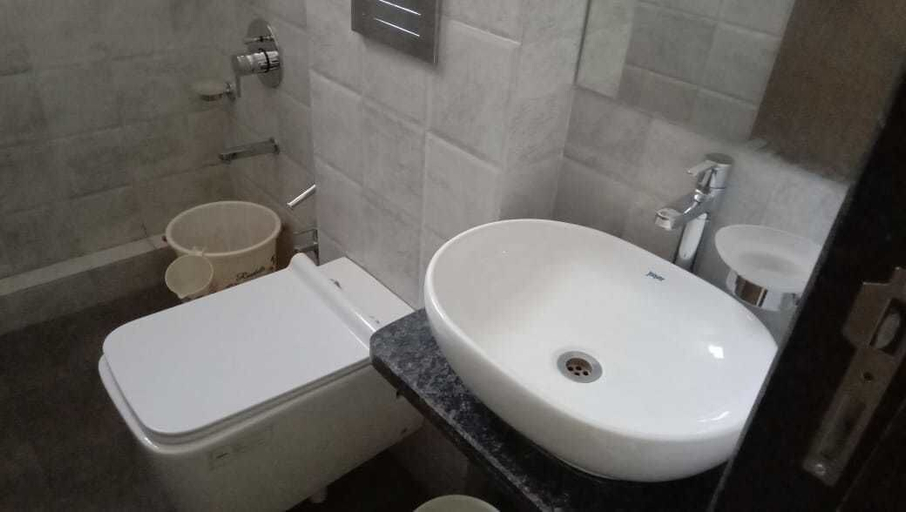 Bathroom 4, Sai Krupa Lawn and Regency, Buldana