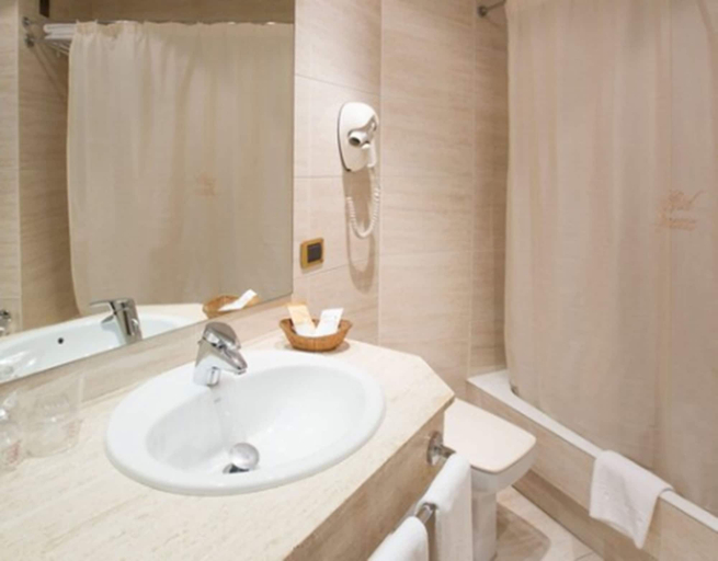 Bathroom 4, Ipanema Hotel by gaiarooms, Pontevedra