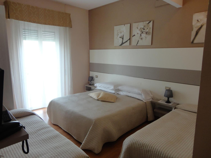 Bedroom 3, Hotel La Gioiosa, Rimini