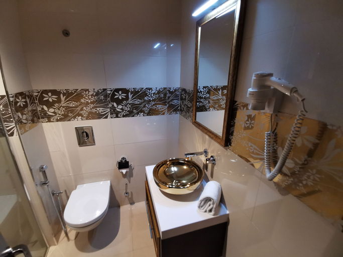 Bathroom 4, Best Night 2, Dar El Beida