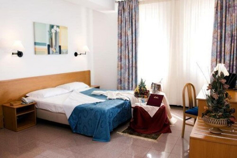 Bedroom 2, Hotel Astoria, Bari