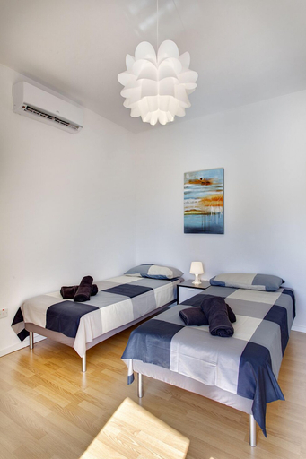 Bedroom 3, Modern Seaview Apartment With Amazing Ocean Views