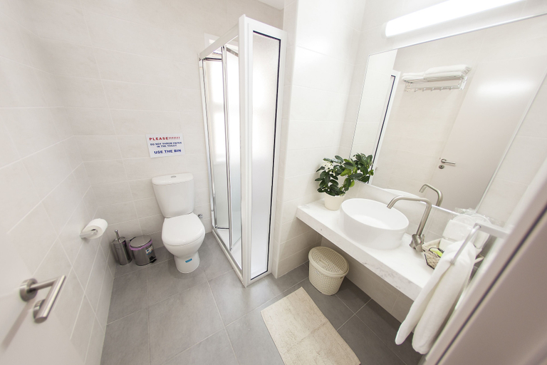 Bathroom 3, Operetta House, Larnaca
