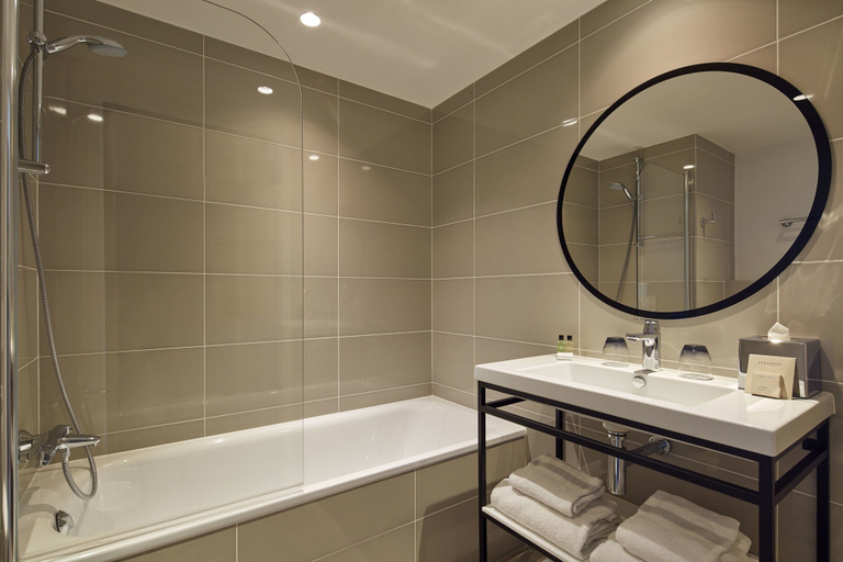 Bathroom 4, Auteuil Tour Eiffel, Paris