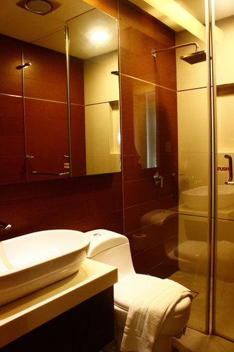 Bathroom 4, Ciudad Fernandina Hotel, Vigan City