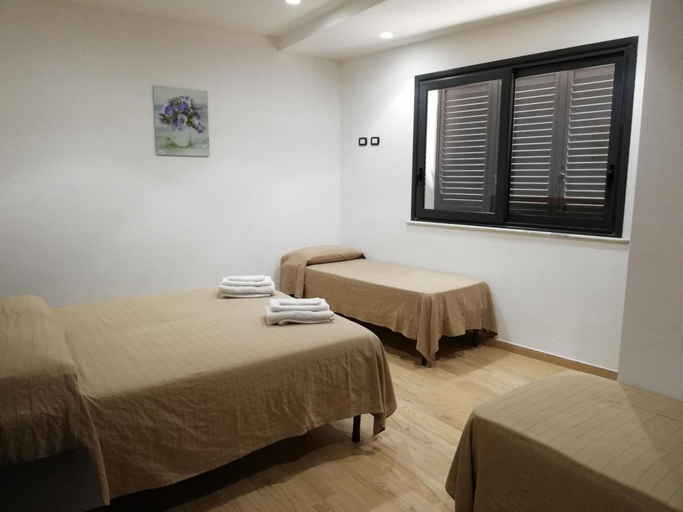 Bedroom 3, Bed and Breakfast Controtempo, Reggio Di Calabria