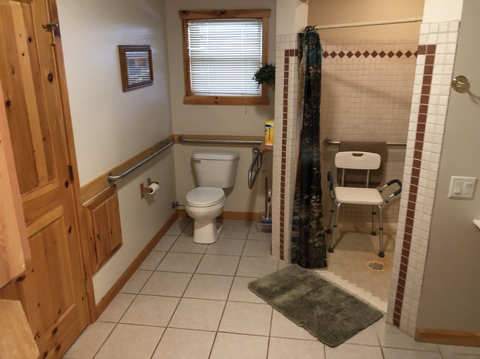 Bathroom, Sunset Pines Resort, Clark