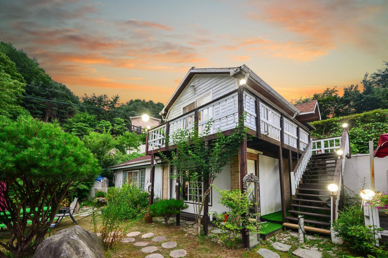 Exterior & Views 2, Gapyeong Kumegungjeon Pension, Gapyeong
