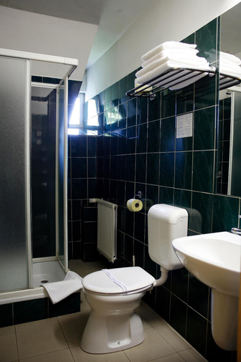 Bathroom 4, Hotel Bara Budapest, Budapesti