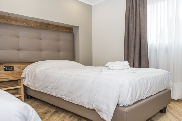 Bedroom 3, Hotel K2, Torino