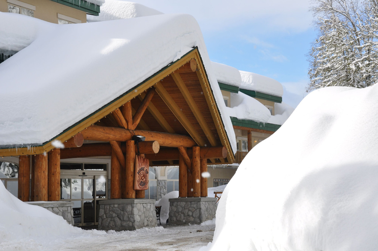 Exterior & Views 2, Coast Hillcrest Hotel, Columbia-Shuswap