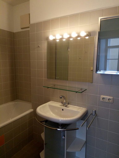 Bathroom 3, City Center Homes, Wien