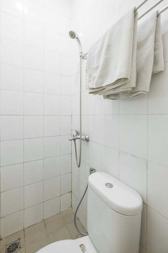 Bathroom 3, OYO 500 Nilam Guesthouse, Makassar