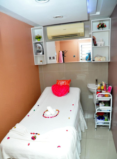 Bedroom 2, De Franklin Apartments, AbujaMun