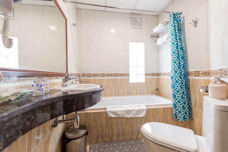 Bathroom 5, Prince II Hotel, Hoàn Kiếm