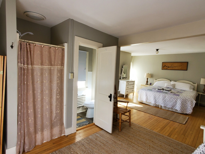 Bedroom 2, The Cornish Inn, York