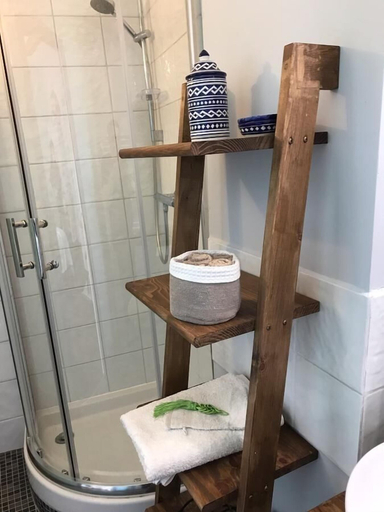 Bathroom 5, Aux Rosiers, Pyrénées-Atlantiques