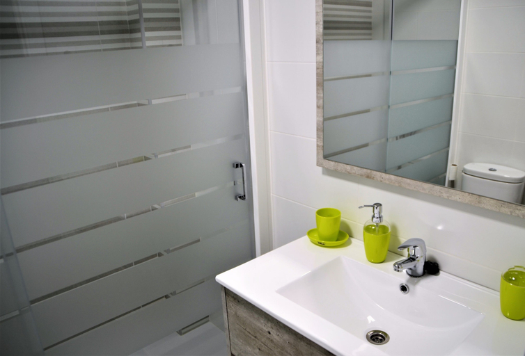 Bathroom, Marconi 3 - 4B by Beni4u, Alicante