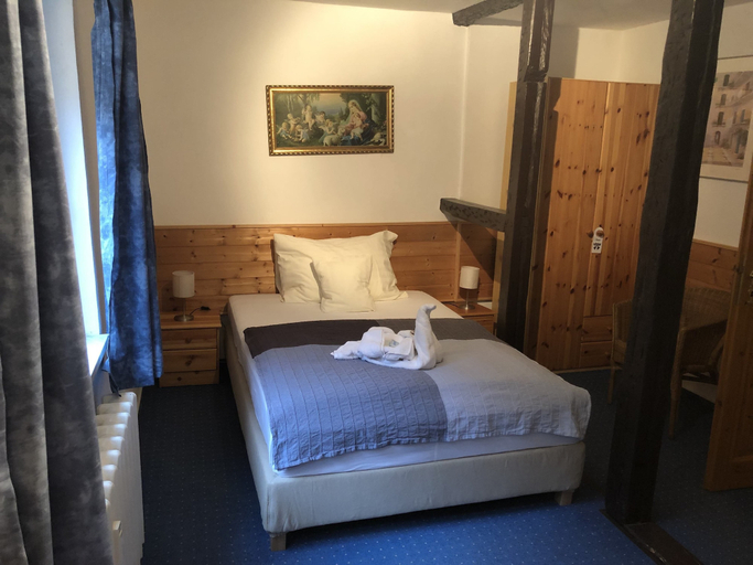 Bedroom 3, Riverside Inn, Barnim
