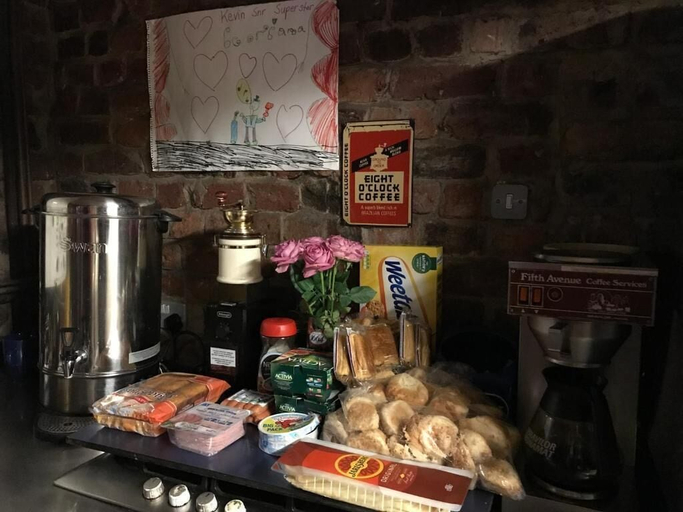 Food & Drinks 4, Embassie Backpackers Liverpool, Sefton