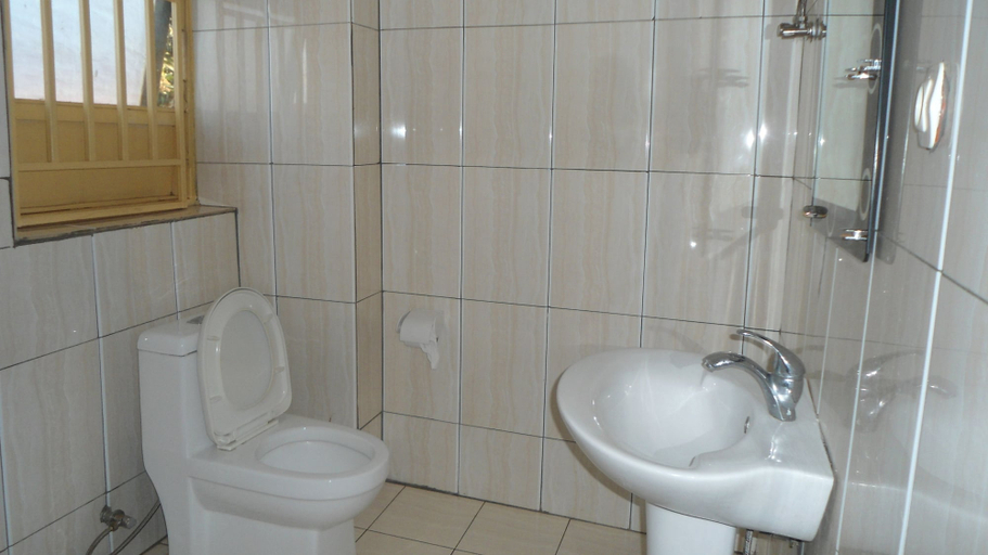 Bathroom 3, Airport luxury motel, Gasabo