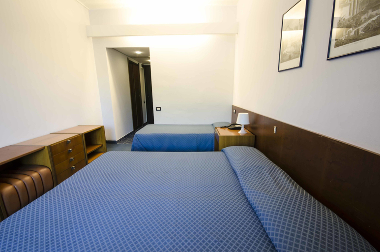 Bedroom 4, Hotel Helios, Viterbo