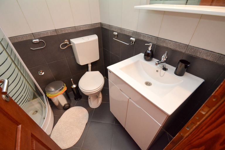 Bathroom 3, Apartment House 91