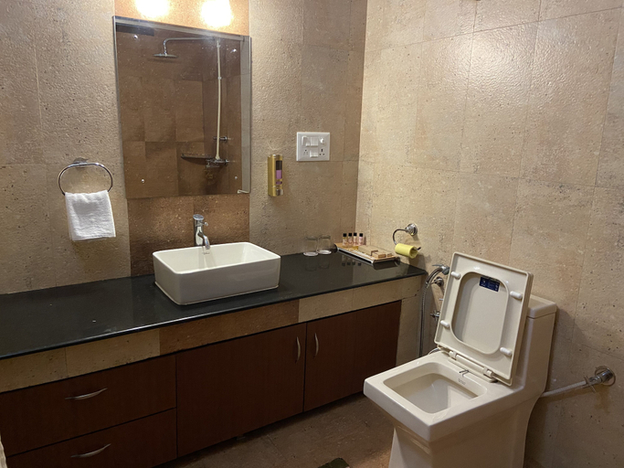 Bathroom 3, Sangita Resorts Naukuchiatal, Nainital