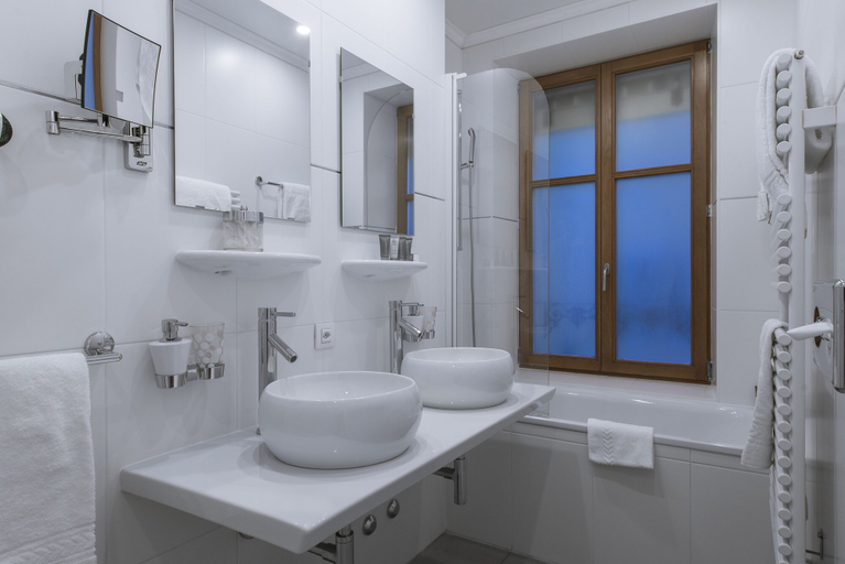Bathroom 3, La Cour des Augustins Hotel, Genève