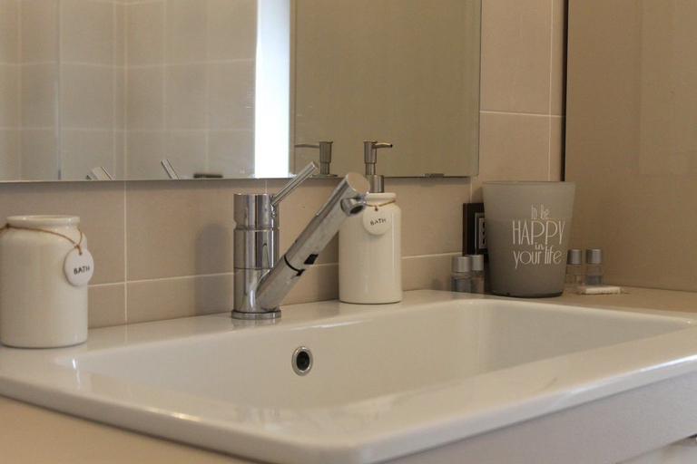 Bathroom 5, HomeAway B&B, Salerno
