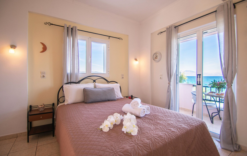 Bedroom 2, Psarou Studios, Ionian Islands