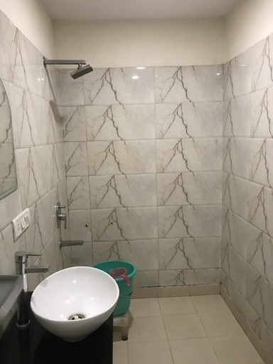 Bathroom 5, Hotel R Continental, Delhi