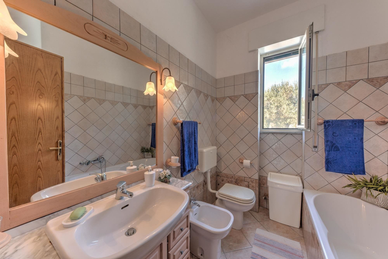 Bathroom 4, Casa Marina, Lecce