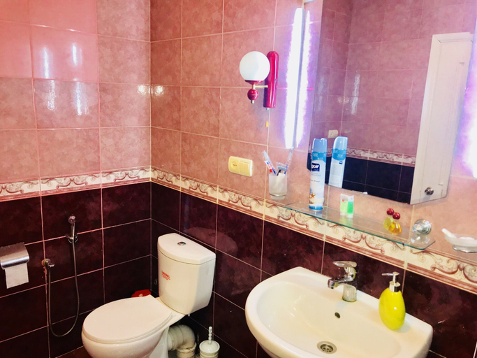 Bathroom 2, Apartment near Fountain Square, Baku