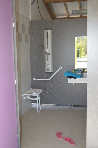 Bathroom 4, Camping Le Petit Lion - Lodges Bois, Dordogne