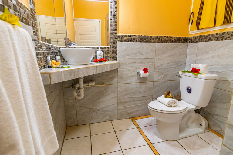 Bathroom 3, Cahal Pech Village Resort