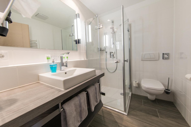 Bathroom 4, Hotel Graf Bentinck, Friesland