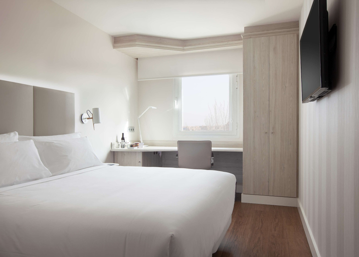 Bedroom 4, NH Madrid Barajas Airport, Madrid