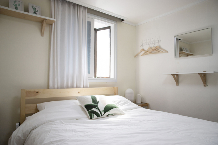 Bedroom 4, 99 Guesthouse, Mapo