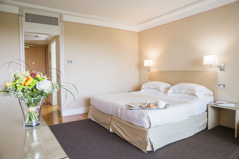 Bedroom 3, Hotel Acquaviva del Garda, Brescia