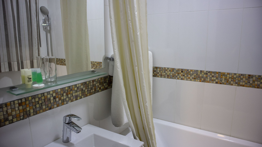 Bathroom 3, Ssnit Guest House, Accra