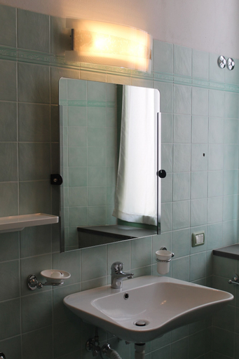 Bathroom 4, Hotel Croce di Savoia, Florence
