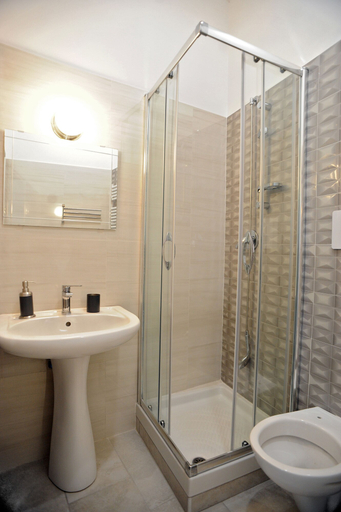 Bathroom 5, Maison Salerno, Salerno