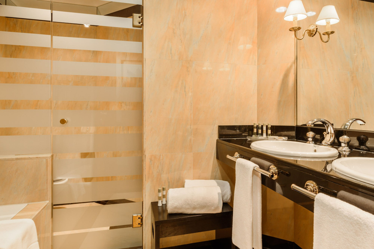 Bathroom 4, Eurostars Gran Hotel Santiago, A Coruña