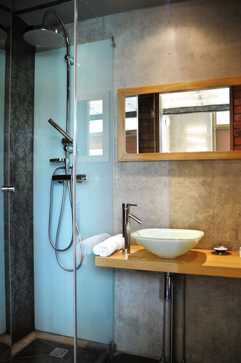 Bathroom 5, La Gioia Designers Lofts Luxury Apartments, Kraków City