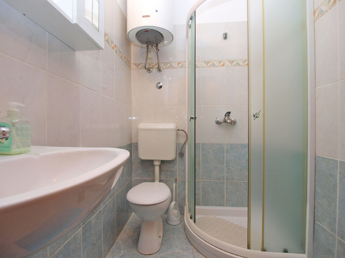 Bathroom 3, Apartment 1303, Pula