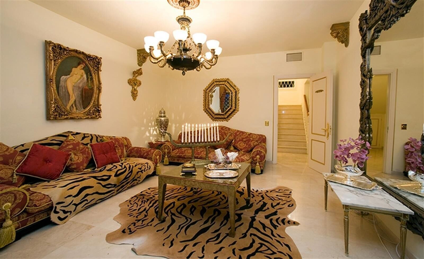 Others 5, Unique Luxurious and Palacial Villa, Málaga