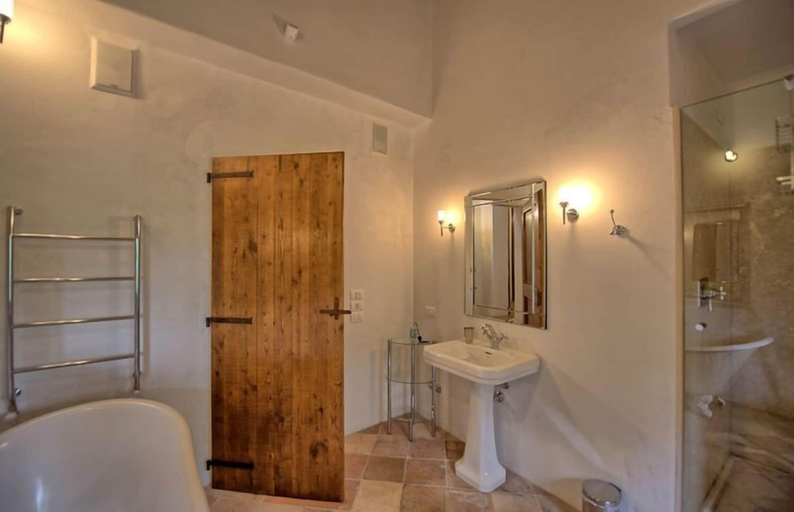 Bathroom 4, Villa Cretole, Arezzo