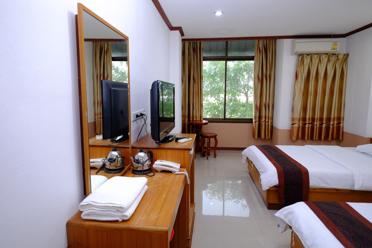 Bedroom 3, PC Palace Hotel, Muang Sakon Nakhon
