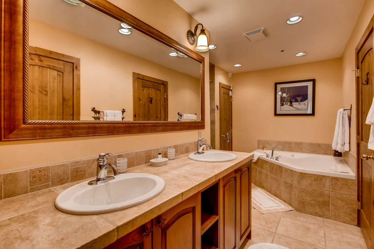 Bathroom 4, Centennial 2 Bedroom Condo Unit no. 9, Eagle